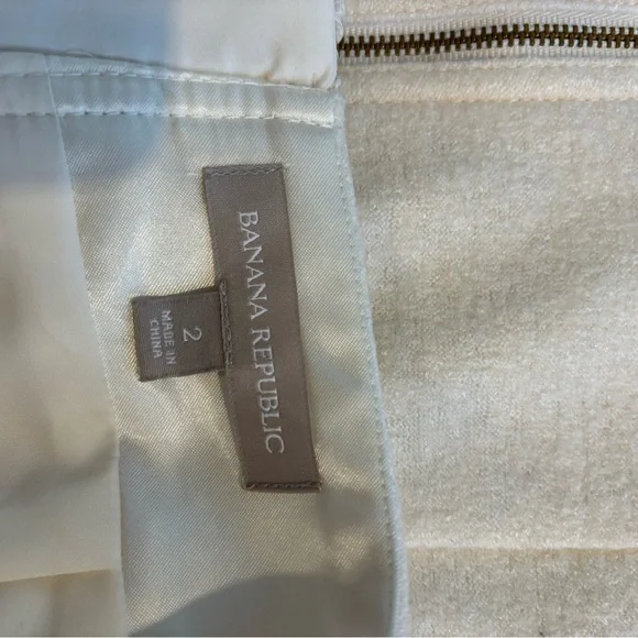 LIMITED TIME PRICE - Banana Republic Cream Mini Skirt with Clean High Waist - Picture 5 of 5